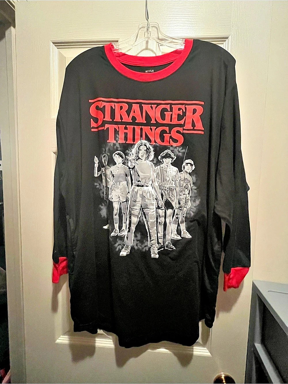 Netflix Stranger Things Sleepwear Women’s Small Black & Red Pajama Set Like New